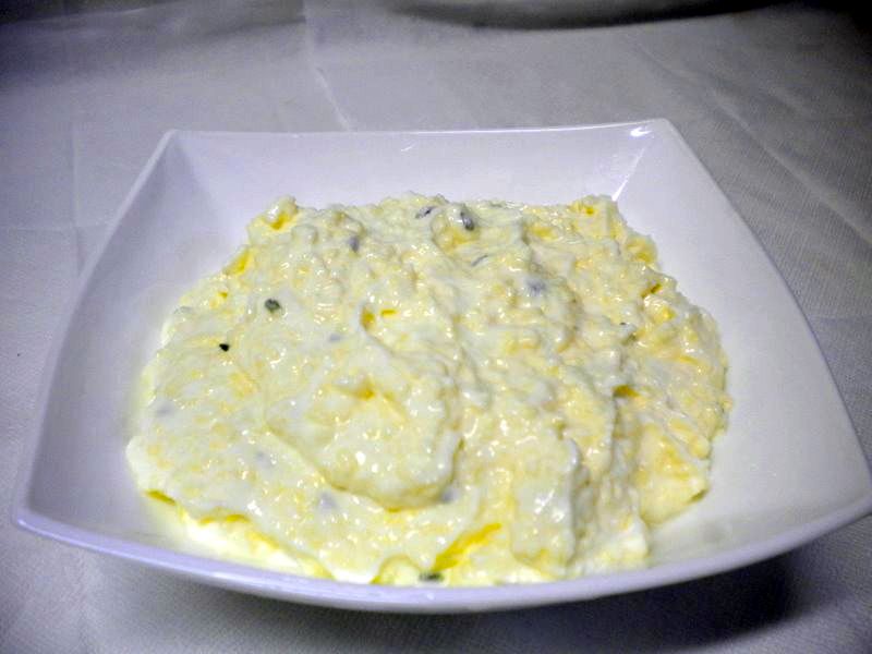 Pomazánka sýrová s česnekem                       