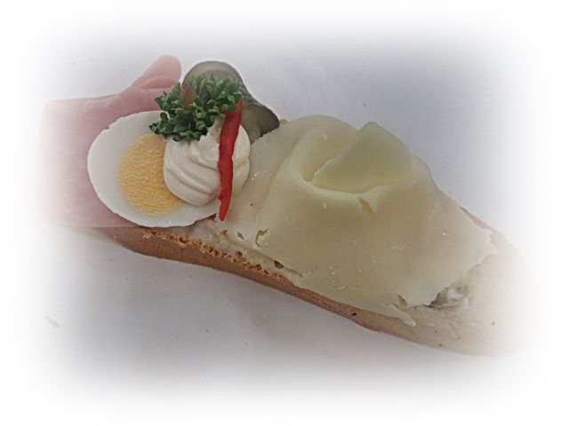 Chlebíček šunkový se sýrem 124g                             